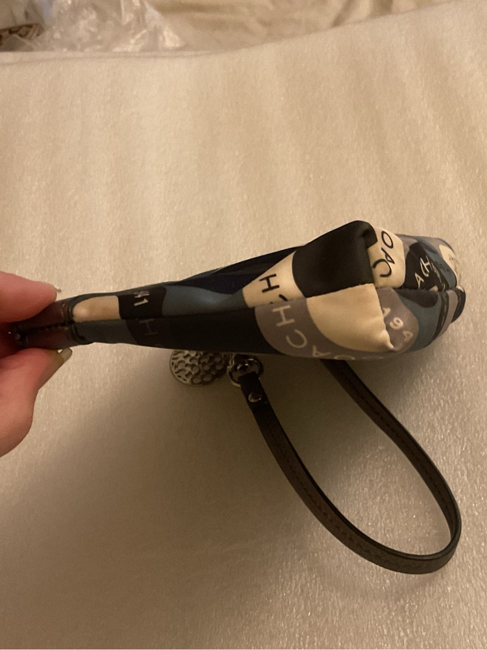 COACH Est. 1941 Graphic Circle Print Wristlet With Pristine Medallion & Hangtag - Picture 5 of 12